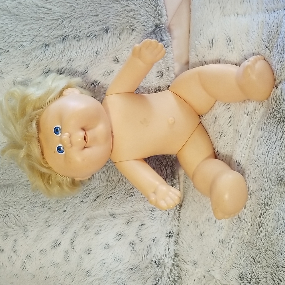 #19 Vinyl 1980's Cabbage Patch Doll 14", signed by Xavier Roberts GUC